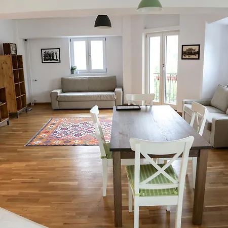 Diana's Flat 11 - Old Town Apartment *