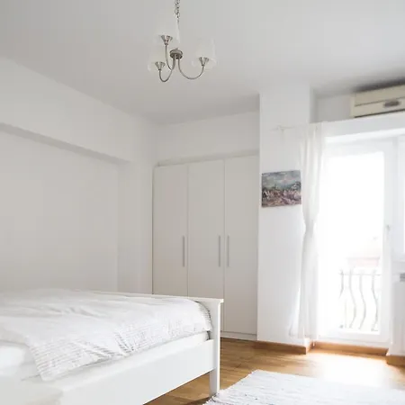 Diana's Flat 11 - Old Town Apartment