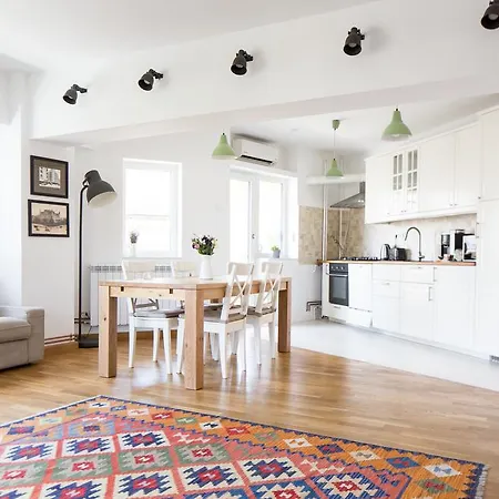 Diana's Flat 11 - Old Town Apartment *