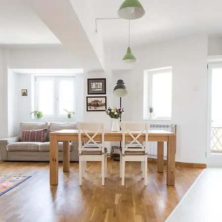 Diana's Flat 11 - Old Town Apartment