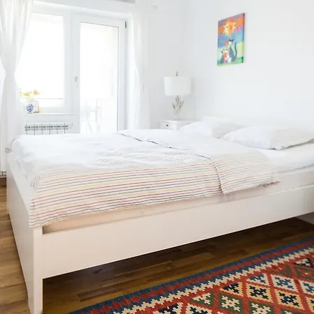 Diana's Flat 11 - Old Town Daire