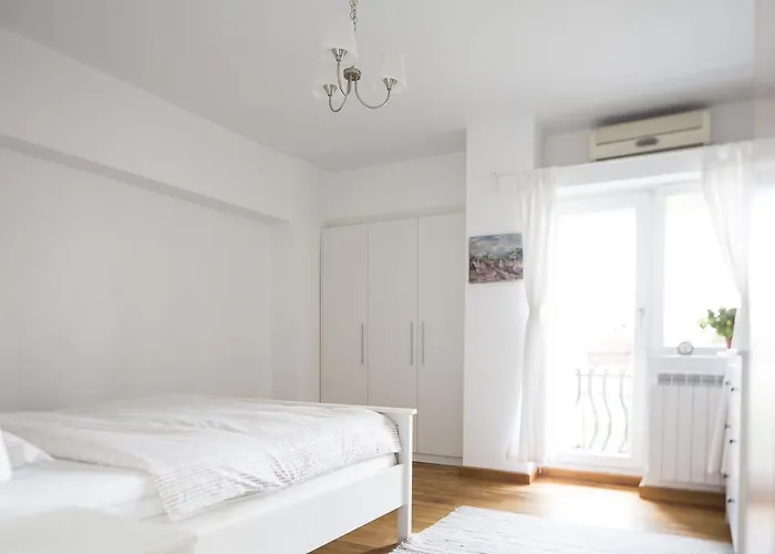 Diana's Flat 11 - Old Town Daire