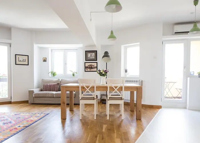 Diana's Flat 11 - Old Town Daire