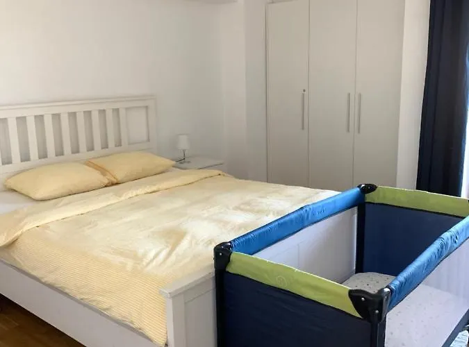 Diana's Flat 11 - Old Town Daire